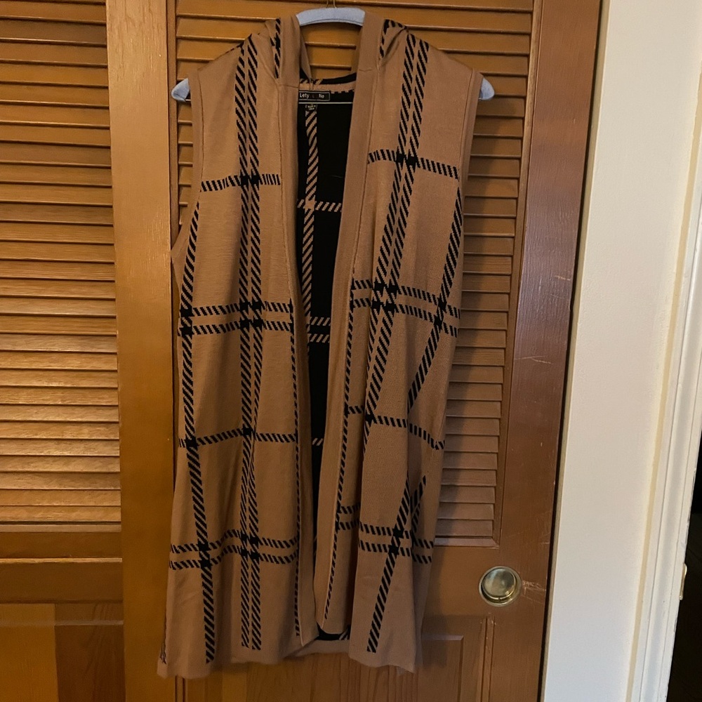 Lety & Me Plaid Tan and Black Women's Sleeveless hooded cardigan- never worn!